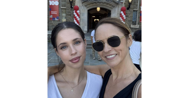 Violeta, fiica Andreei Marin și a lui Ștefan Bănică, a început studiile la Universitatea Cornell din SUA