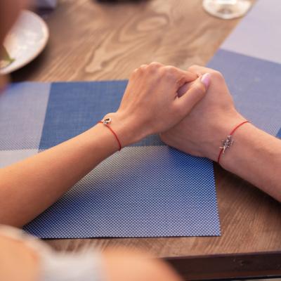 Bratari pentru cuplu: dovada unei relatii bazate pe iubire si devotament