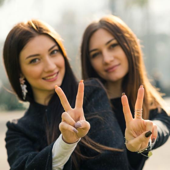 Cadoul potrivit pentru sora ta: cum sa-l alegi pe cel mai cool