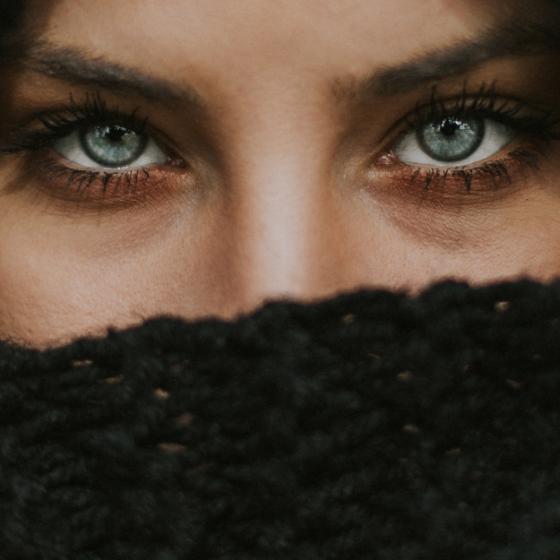 Căciulile din lână tip cagulă sunt noua modă în acest sezon