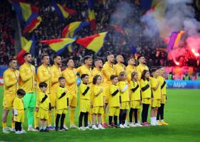 Scena care a emoționat România! Mircea Lucescu, pupat pe mână la Istanbul înainte de barajul Turcia – România