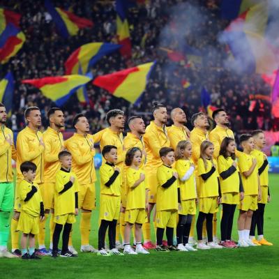 Scena care a emoționat România! Mircea Lucescu, pupat pe mână la Istanbul înainte de barajul Turcia – România