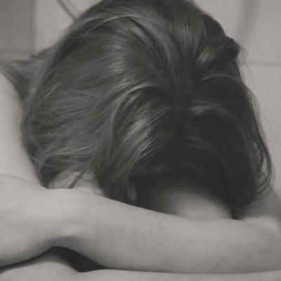 Pentru mama care nu mai poate si se ascunde cateva minute in baie pentru a plange