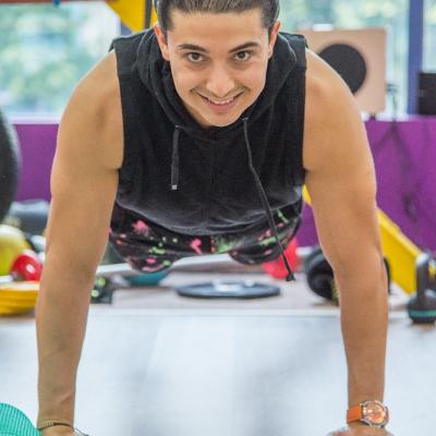 Brațe tonifiate în 3 săptămâni. Alexander Florescu îți recomandă 3 exerciții pentru brațe