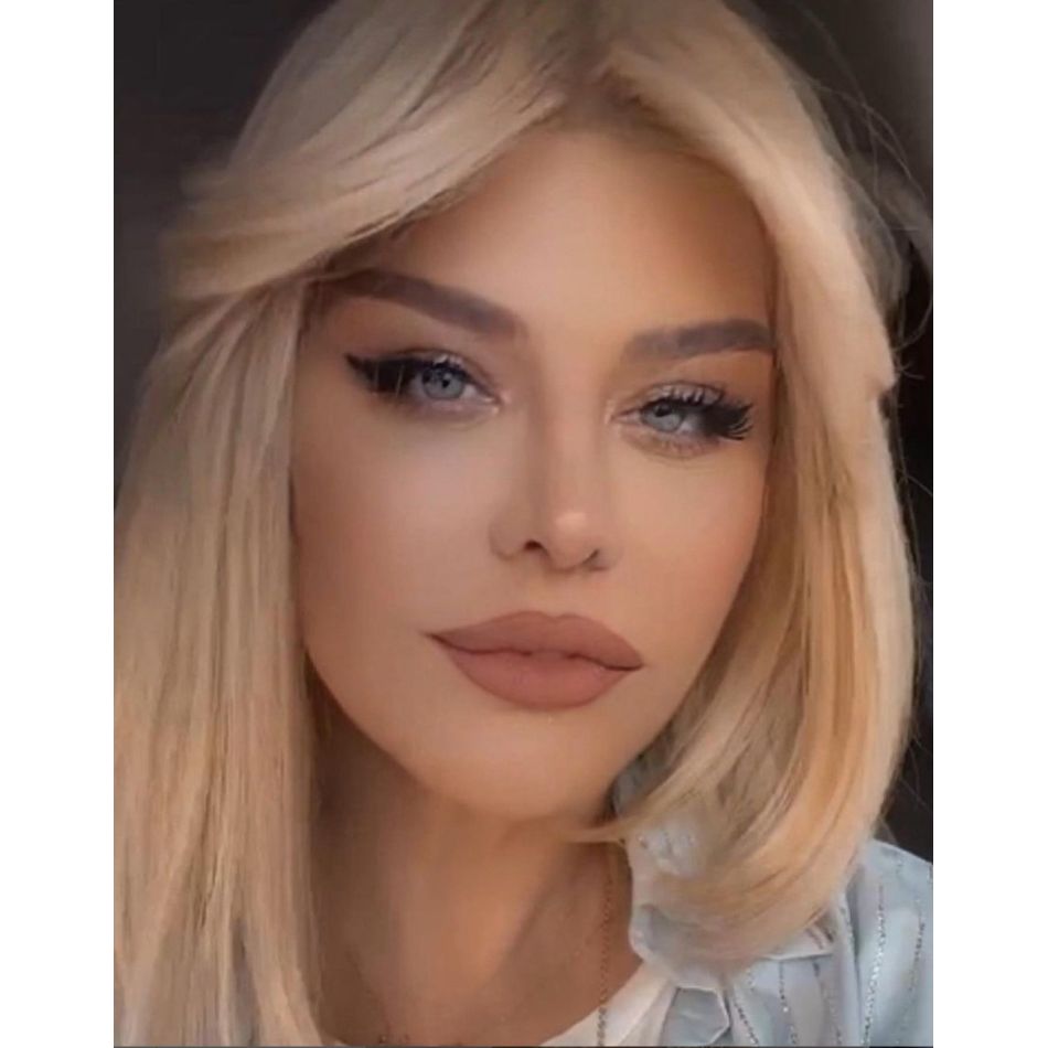 Loredana, ținută de infarct la malul mării! Bărbații au aruncat cu bani, însă internauții au criticat-o dur