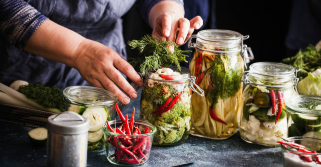 Avertismentul medicilor: Ce trebuie să ştii înainte de a mânca murături