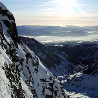 Video: Chris Brown petrece in varf de munte