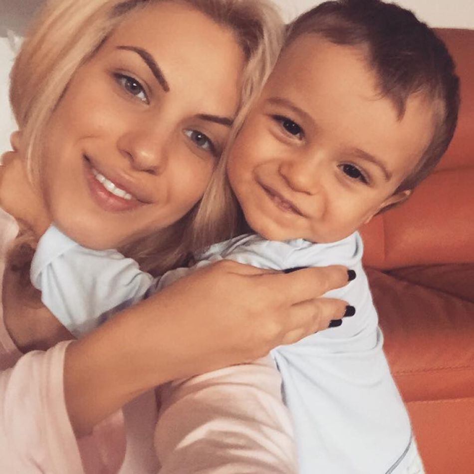 Amna, de la durere la încredere în sine. Artista, lecții din postura de mamă singură: Nu se dezvoltă nimeni în stare de confort