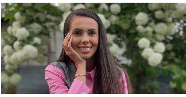 Georgiana Lobonț a fost aruncată în piscină, în timpul unui concert. Incredibil ce a făcut artista