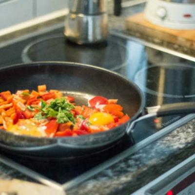 Clătite și omletă din bucătării celebre la tine acasă - cu tigăile Tefal Mini Chefs