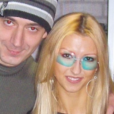 Andreea Balan face armata cu dansatorii ei