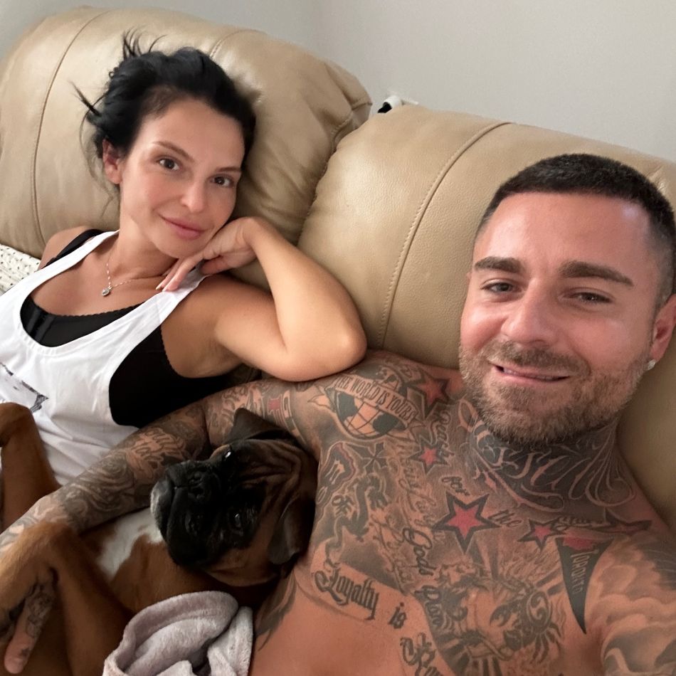 Scandal la alegeri: TJ Miles, dat afară din secția de votare – votul a fost posibil doar cu ajutorul AEP. Ce a pățit artistul