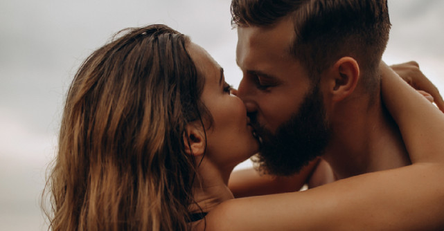 Este atât de simplu: Un bărbat care te iubește cu adevărat nu va pleca niciodată de lângă tine