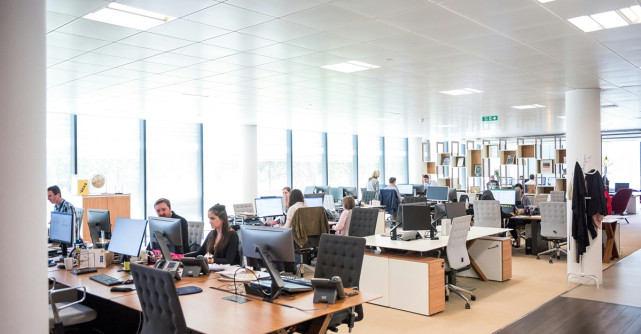 De ce trebuie să ai lumina potrivită la birou: Motivele pentru care aceasta îți influențează starea