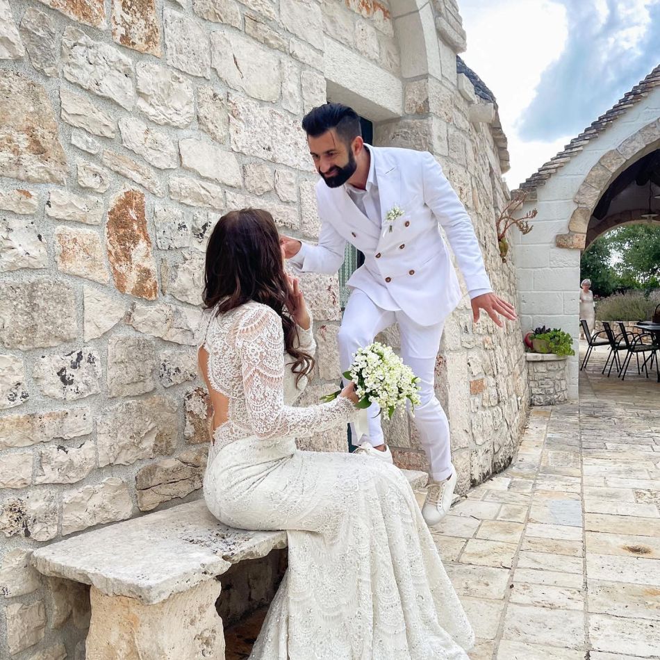 Cătălina Grama și Paul Ipate s-au căsătorit civil, în Italia. Imagini de la nunta celor doi