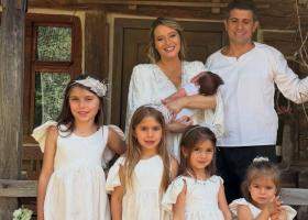 Trei zile de petrecere sub cerul liber: Cum a fost la botezul fetiței Laurei Cosoi și a lui Cosmin Curticăpean