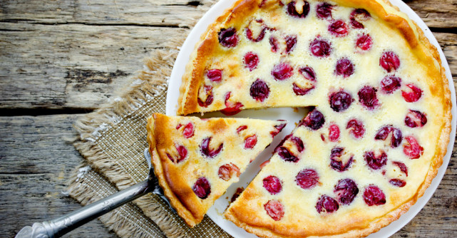 Prăjitură cu vișine și iaurt - rețetă delicioasă și rapidă