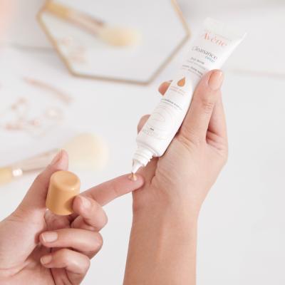 O soluție inovatoare* a Laboratoarelor Dermatologice  Avène pentru tenul cu imperfecțiuni: Emulsia nuanțatoare Cleanance Expert