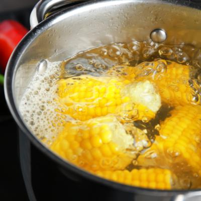 Câte calorii are porumbul fiert? Îl putem consuma la regim? 