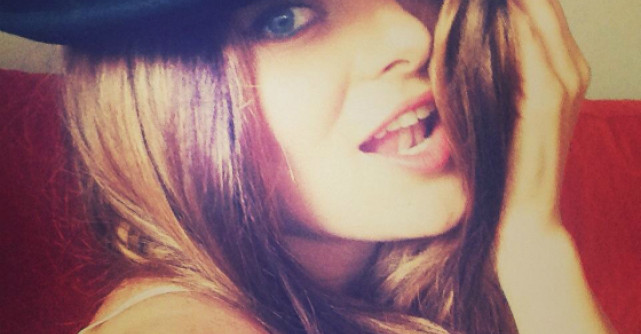 Video: Au ras in hohote de ea, dar au intrat in pamant de rusine cand i-au auzit vocea!