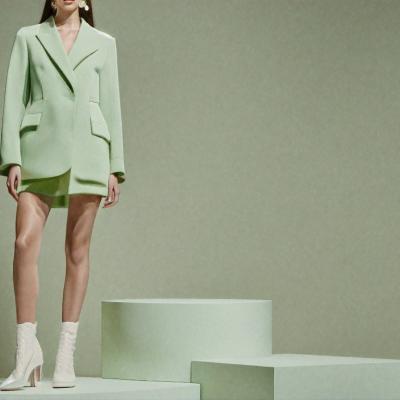 Verde fistic – culoarea-vedetă a acestui sezon: cum să o porți și să o integrezi în garderoba ta