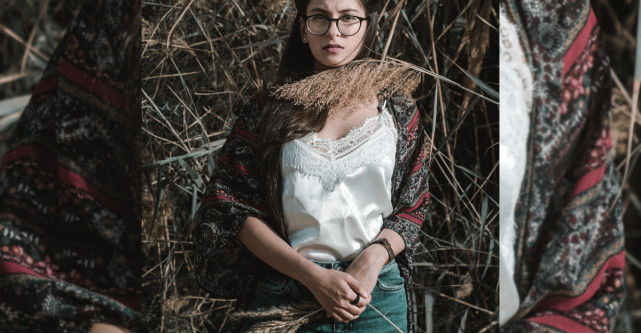 Bluza stil furou din satin cu dantelă: poart-o casual, la birou sau la cocktailuri!