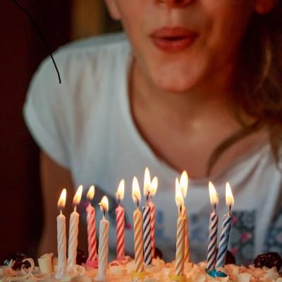 Una dintre cele mai frumoase vedete din România a împlinit 43 de ani. Uite cât de bine arată femeia fatală a României