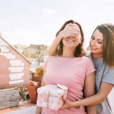 Cadourile perfecte pentru orice ocazie. Cum să-ți bucuri prietenele?