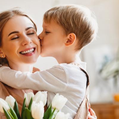 La mulți ani de 8 martie: Mesaje pentru femeile din viața ta