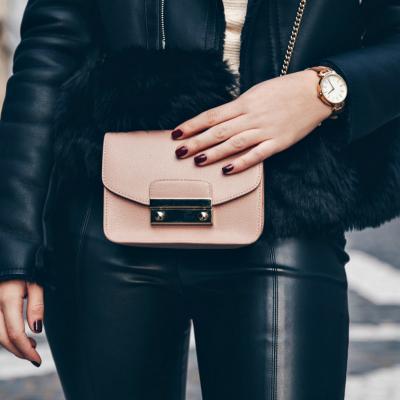 Pantaloni de piele: 7 modele deosebite pentru un look puternic