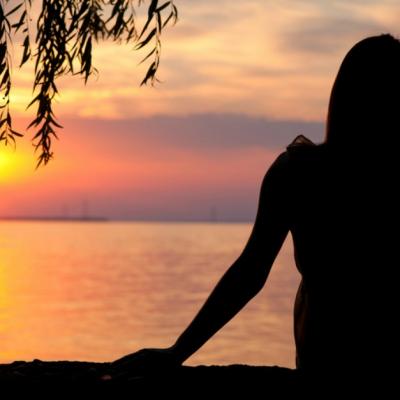 Victoria Beckham, fara haine si cu burta la vedere