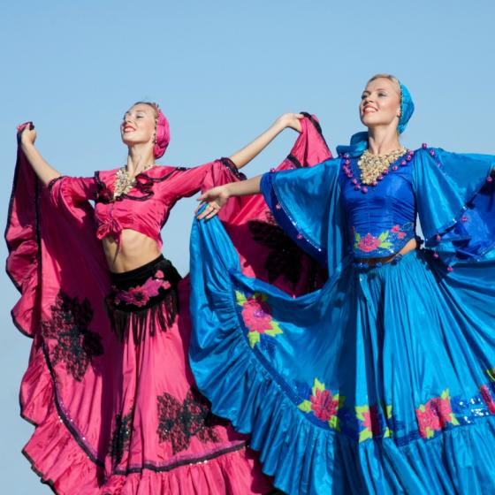 Rochii in stil gipsy: optează pentru imprimeuri colorate în stil nomad