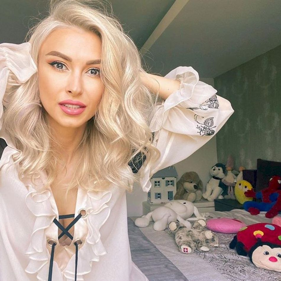 Victor Cornea îi predă lecții de tenis Andreei Bălan. Artista, mai fericită ca niciodată