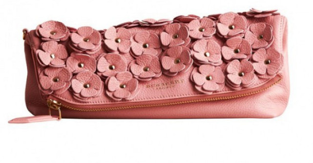 Must have: The Petal, cea mai romantica geanta a sezonului!