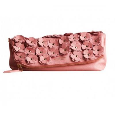 Must have: The Petal, cea mai romantica geanta a sezonului!