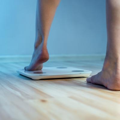 Mănânci puțin, dar nu slăbești? 10 motive surprinzătoare pentru care cântarul se încăpățânează să arate la fel