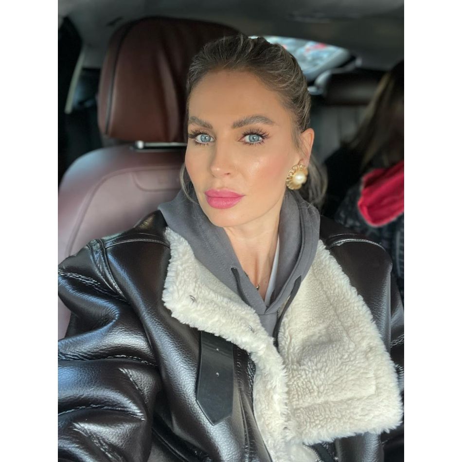 Andreea Bănică, cu ochii în lacrimi atunci când vorbește despre tatăl său. Copilăria artistei a fost marcată de multe bătăi