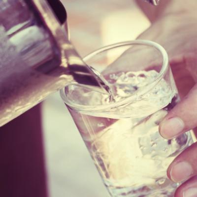 Simptome care arată că nu bei suficientă apă