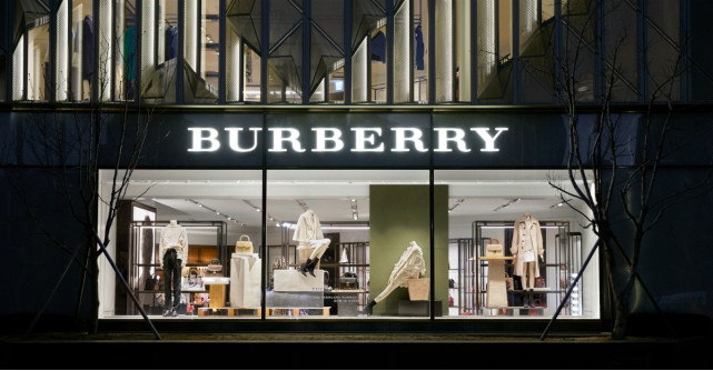 Noua colectie Burberry February 2017 este acum in Romania