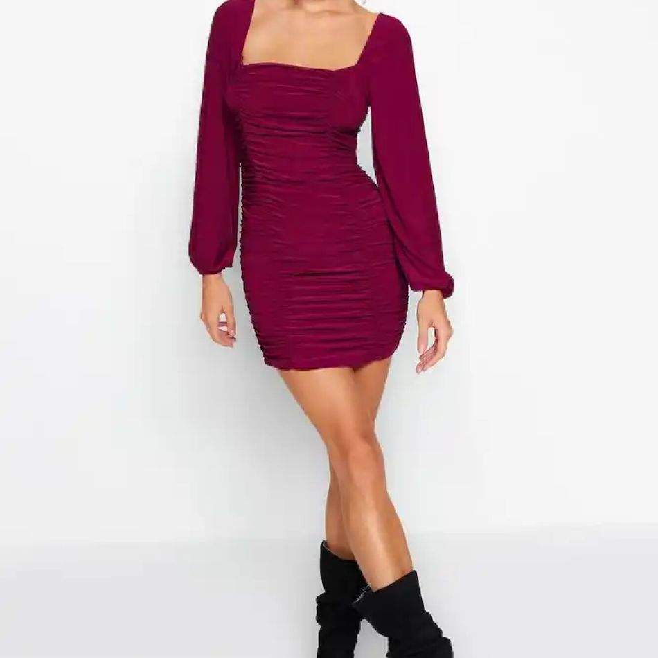 Îmbrăcată în Dragoste: Cele mai elegante rochii pentru Ziua Îndrăgostiților și Dragobete