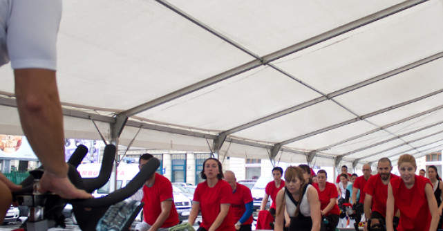 (P)World Class a sustinut Ziua Europeana impotriva obezitatii cu un maraton de cycling de 12 ore in ploaie