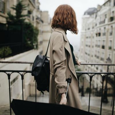 5 modalități inspirate de a purta un trench în această primăvară