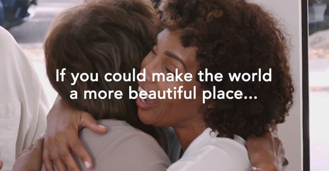 FOREO le multumeste tuturor femeilor pentru generatii de intelepciune, inspiratie si sustinere printr-un device al viitorului