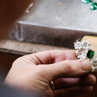 Bijuterii handmade din argint: povestea din spatele fiecărei bijuterii Teratai  