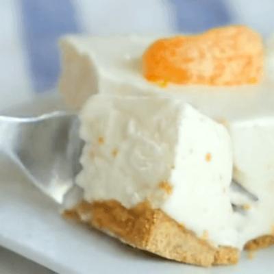 Aceasta prajitura pufoasa FARA coacere este perfecta pentru primavara si vara