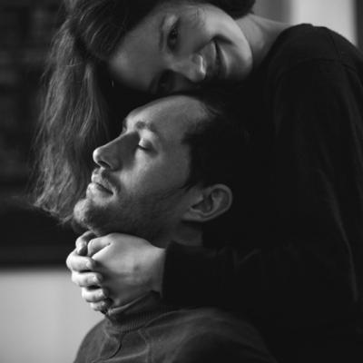 7 Mici fapte cu care barbatii topesc inimile femeilor