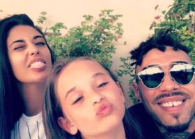 Cum se înțelege Alex Velea cu Maya, fetița Antoniei? Artistul și-a tatuat chipul ei, la fel cum a făcut și în cazul băieților