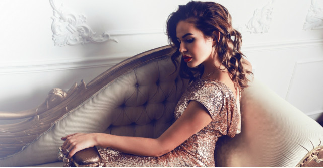 5 rochii de senzatie pe care le astept cuminte de Black Friday