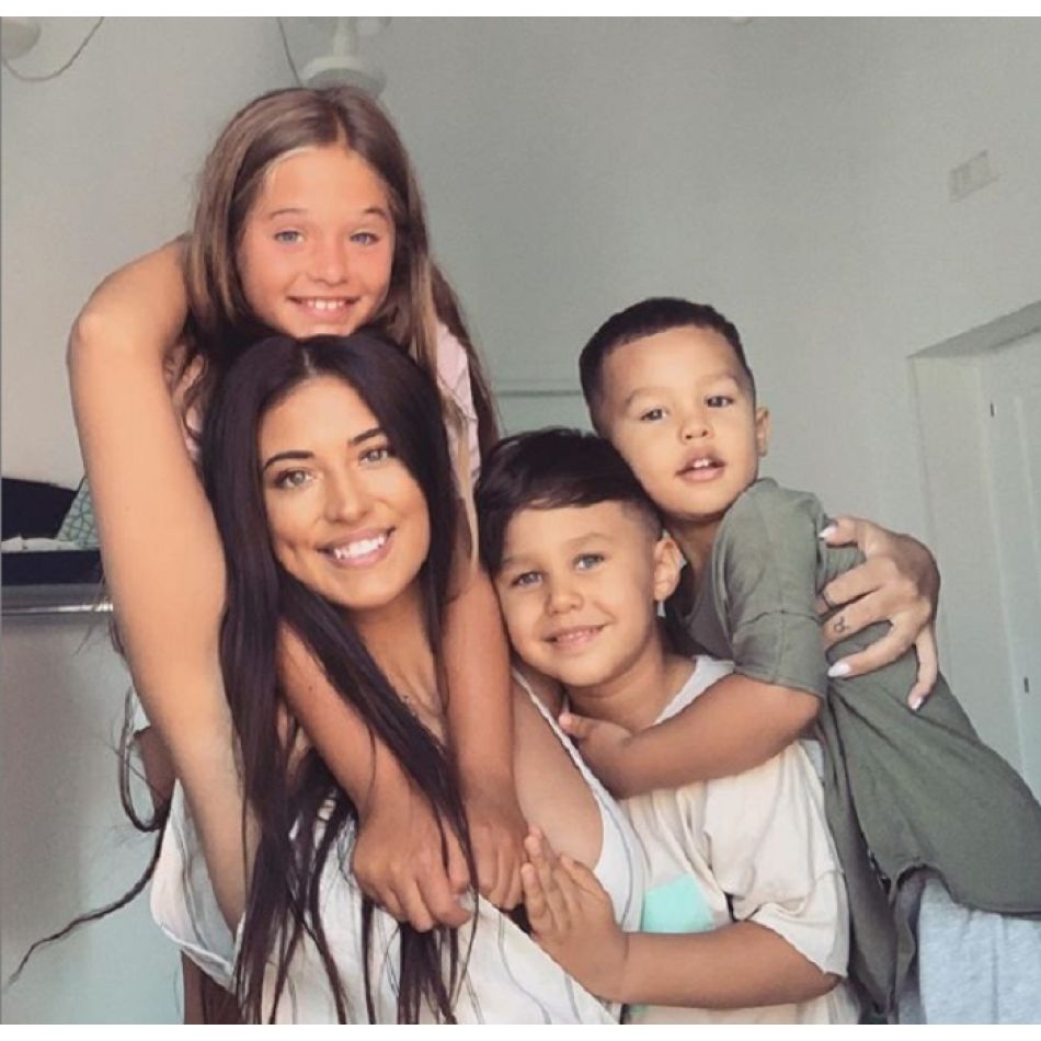 Alex Velea și Antonia amână încă o dată nunta și botezul copiilor! Akim are 6 ani și Dominic 8 ani