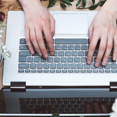 4 motive pentru care să cumperi flori online